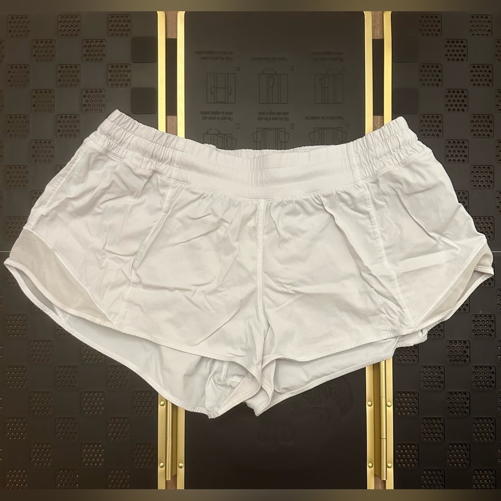lululemon Hotty Hot Short II 2.5" Size 12 | White | Lightweight